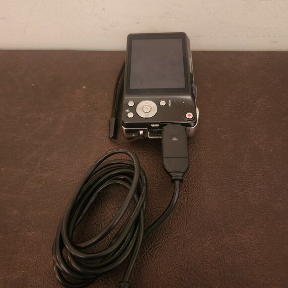 SAMSUNG HZ30W  12MP Compact Digital Camera with Charger (Tested) - Picture 6 of 9